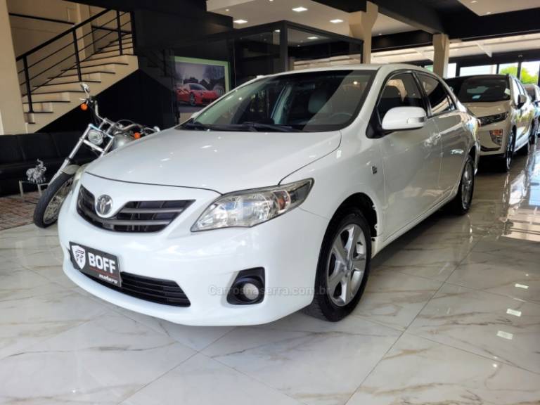 TOYOTA - COROLLA - 2013/2014 - Branca - R$ 73.900,00