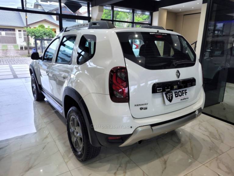 RENAULT - DUSTER - 2018/2019 - Branca - R$ 73.900,00