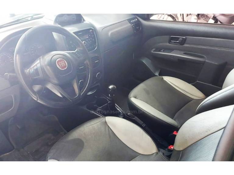 FIAT - STRADA - 2015/2016 - Prata - R$ 65.900,00