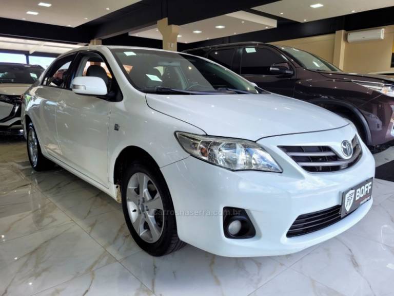 TOYOTA - COROLLA - 2013/2014 - Branca - R$ 73.900,00