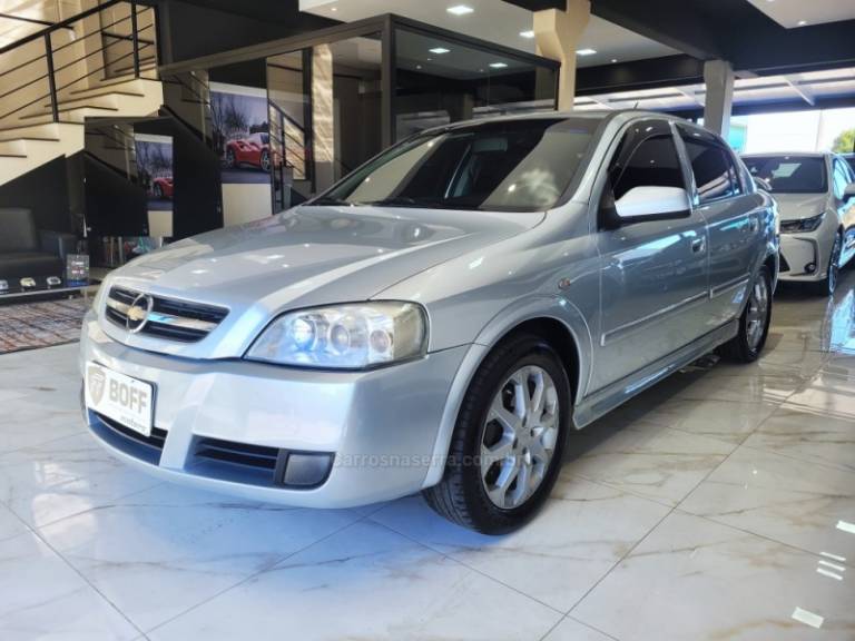 CHEVROLET - ASTRA - 2010/2011 - Prata - R$ 41.900,00