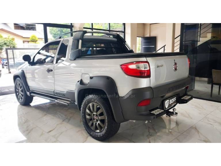 FIAT - STRADA - 2015/2016 - Prata - R$ 65.900,00