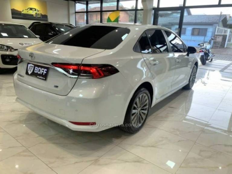 TOYOTA - COROLLA - 2024/2024 - Branca - R$ 151.900,00