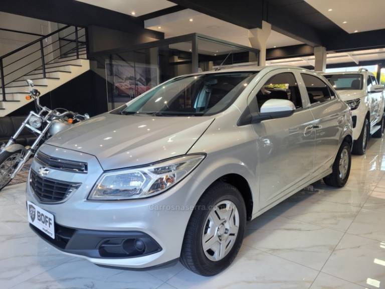 CHEVROLET - ONIX - 2013/2013 - Prata - R$ 43.900,00