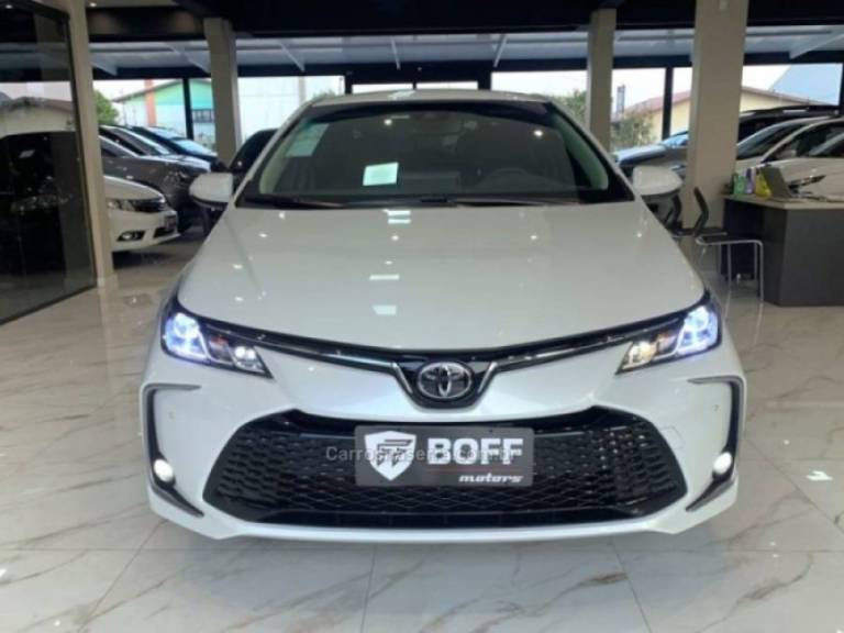 TOYOTA - COROLLA - 2024/2024 - Branca - R$ 151.900,00