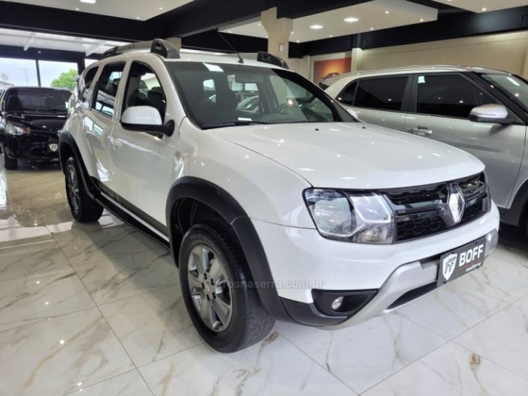 RENAULT - DUSTER - 2018/2019 - Branca - R$ 73.900,00