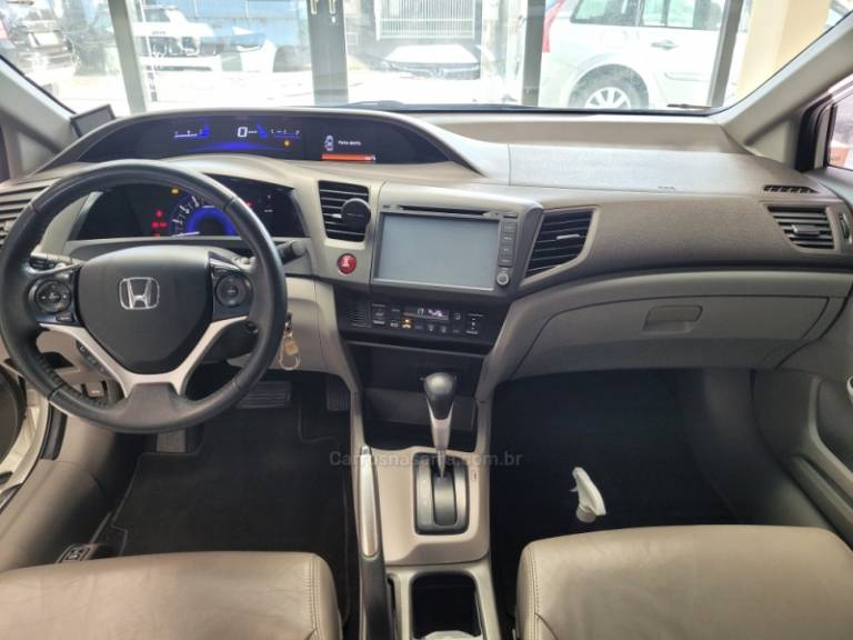 HONDA - CIVIC - 2013/2014 - Branca - R$ 68.900,00