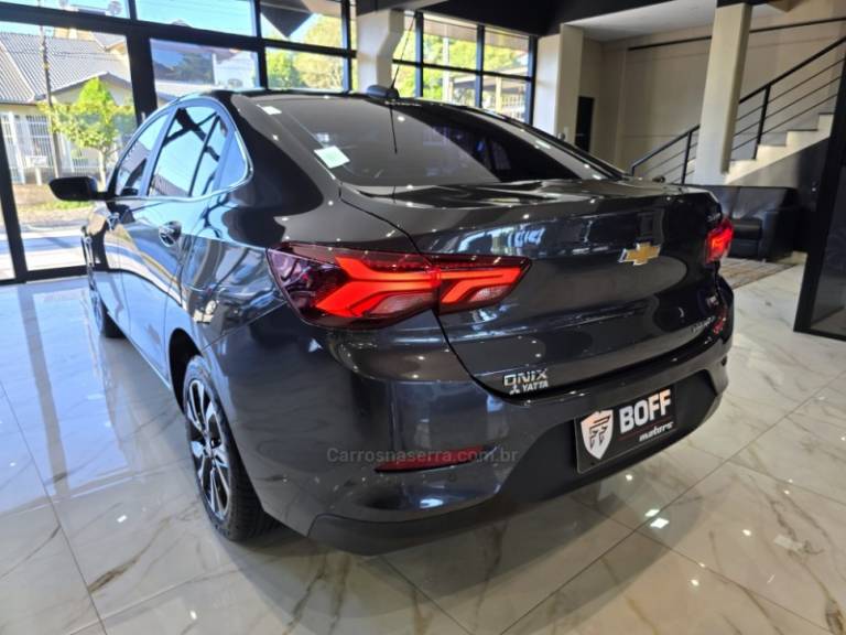 CHEVROLET - ONIX - 2023/2024 - Cinza - R$ 110.900,00