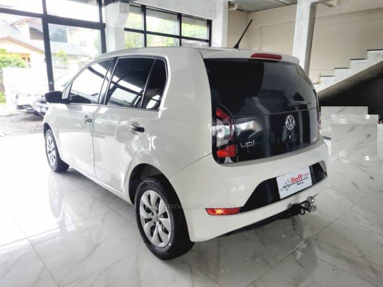 VOLKSWAGEN - UP - 2018/2018 - Branca - R$ 45.900,00