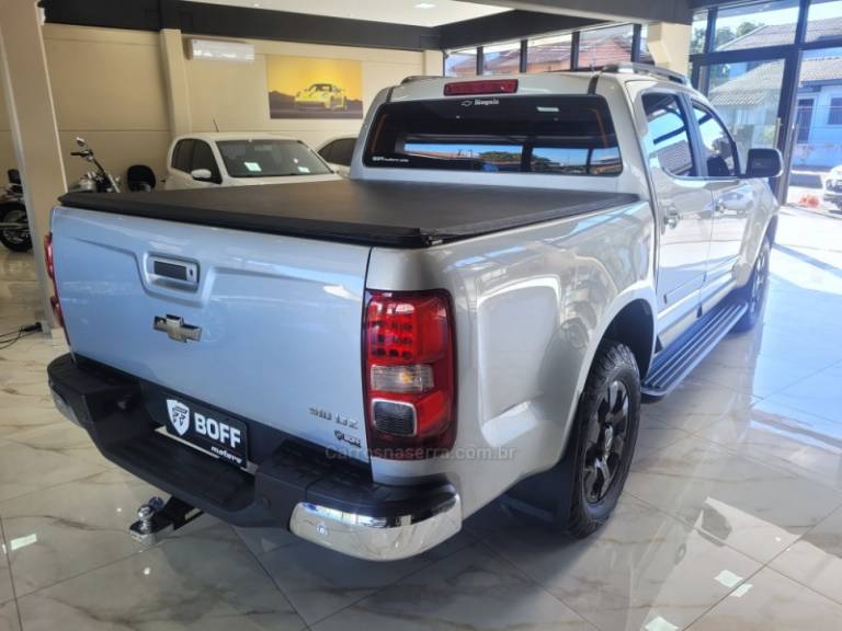 CHEVROLET - S10 - 2014/2014 - Prata - R$ 104.900,00