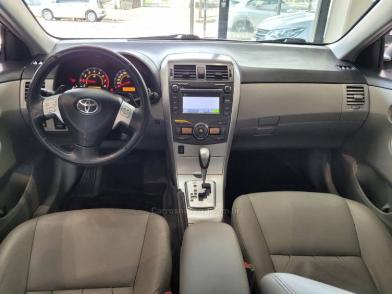 TOYOTA - COROLLA - 2013/2014 - Branca - R$ 73.900,00