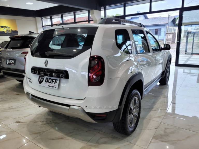 RENAULT - DUSTER - 2018/2019 - Branca - R$ 73.900,00