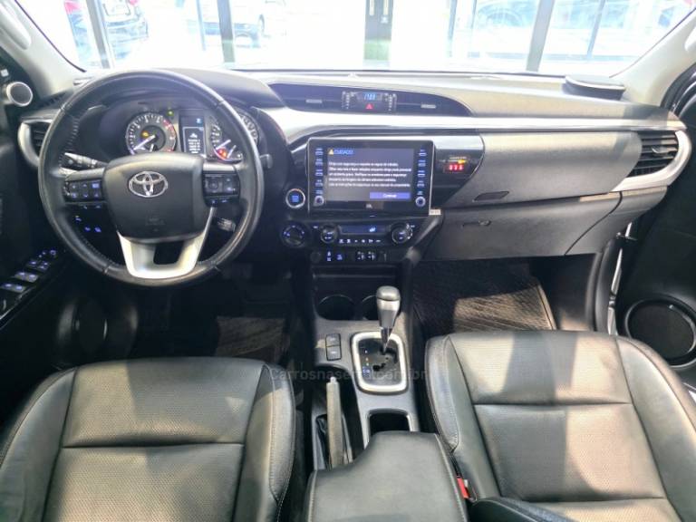 TOYOTA - HILUX - 2023/2023 - Prata - R$ 274.900,00