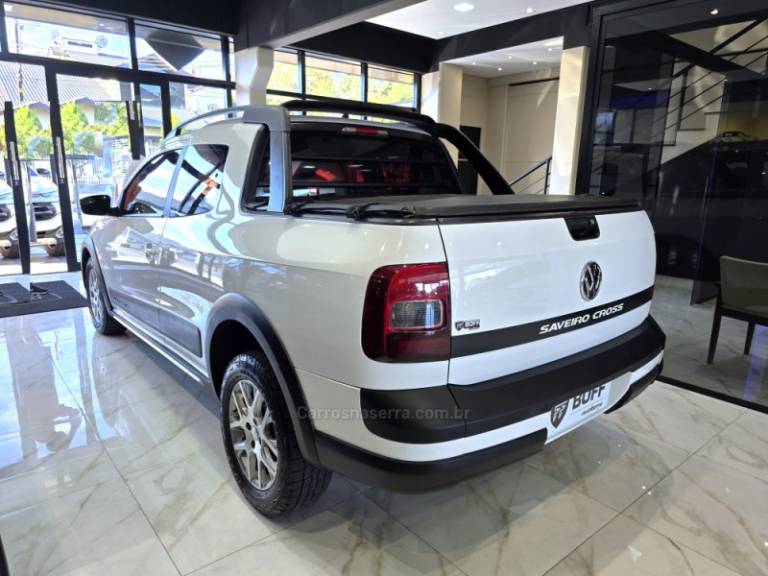 VOLKSWAGEN - SAVEIRO - 2014/2015 - Branca - R$ 74.900,00