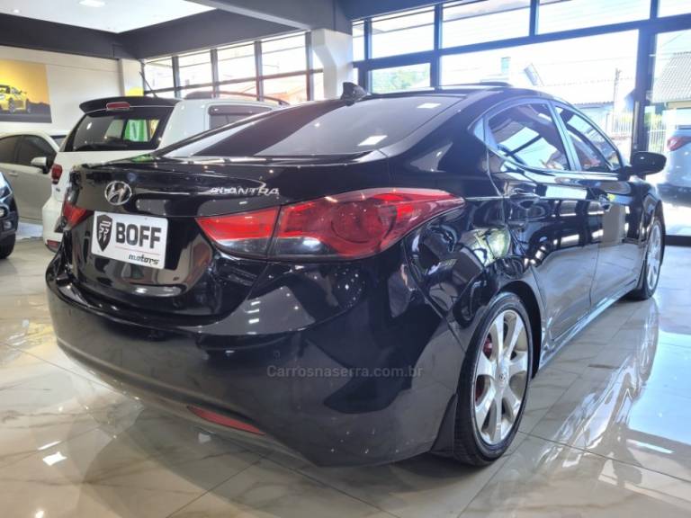 HYUNDAI - ELANTRA - 2012/2013 - Preta - R$ 68.900,00