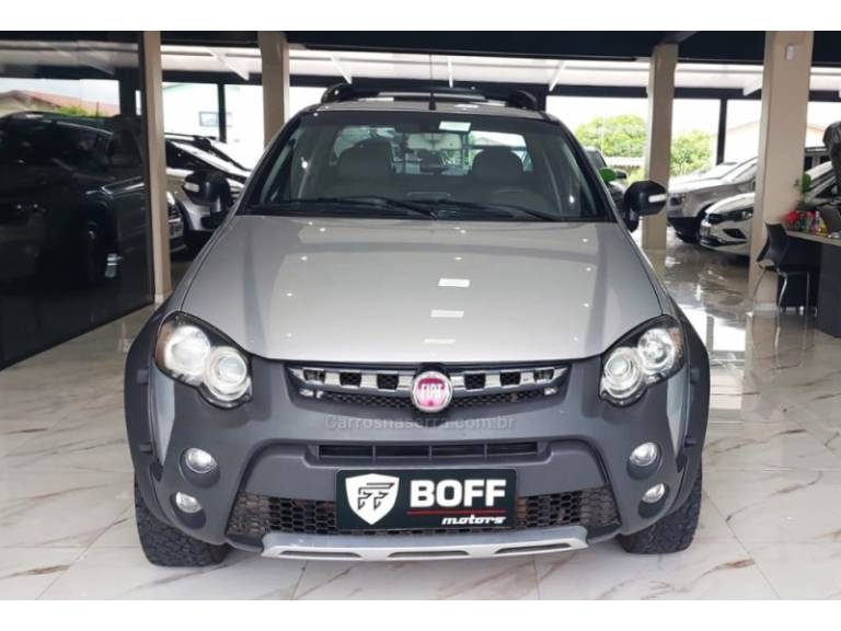 FIAT - STRADA - 2015/2016 - Prata - R$ 65.900,00