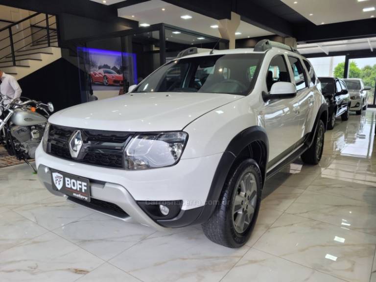 RENAULT - DUSTER - 2018/2019 - Branca - R$ 73.900,00