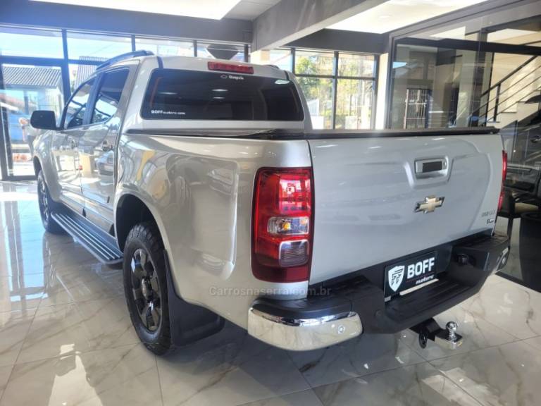 CHEVROLET - S10 - 2014/2014 - Prata - R$ 104.900,00