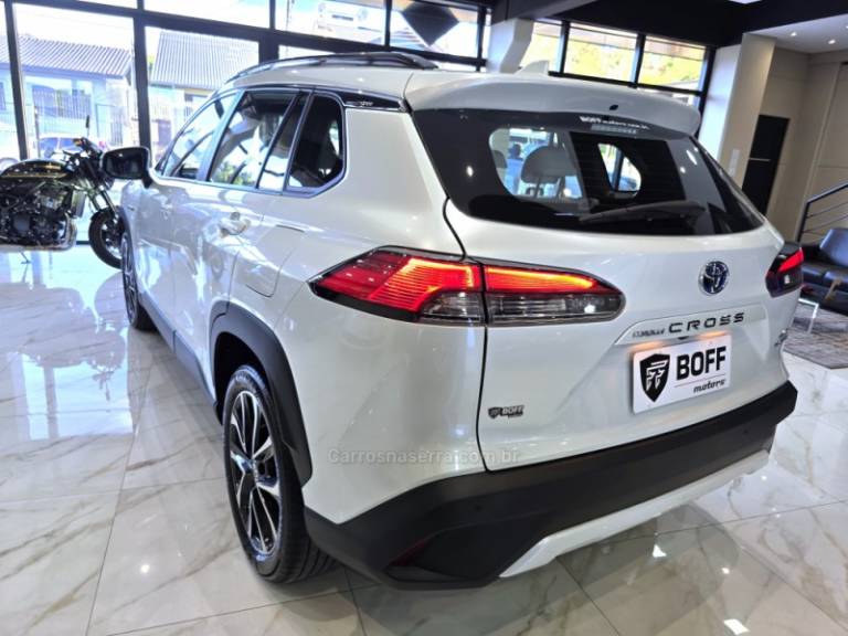 TOYOTA - COROLLA - 2023/2023 - Branca - R$ 173.900,00