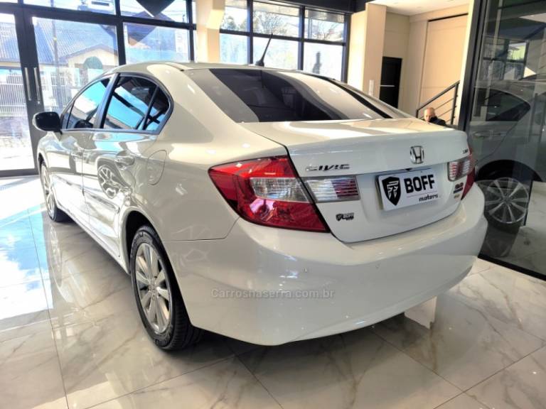 HONDA - CIVIC - 2013/2014 - Branca - R$ 68.900,00