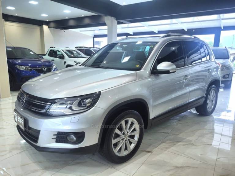 VOLKSWAGEN - TIGUAN - 2011/2012 - Prata - R$ 65.900,00