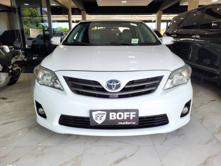 TOYOTA - COROLLA - 2013/2014 - Branca - R$ 73.900,00