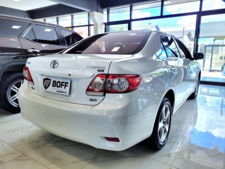 TOYOTA - COROLLA - 2013/2014 - Branca - R$ 73.900,00